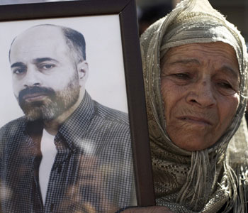 La Resistencia palestina libera 477 prisioneros en la primera etapa del intercambio