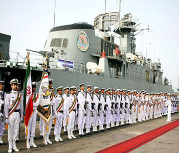 Dos buques militares iran&iacutees cruzan el canal Suez nuevamente