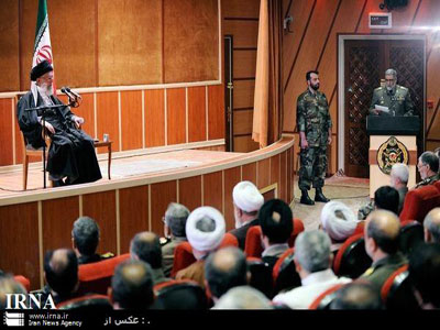 Imam Khaminei encontró con los líderes de las fuerzas terrestres del ejército iraní 