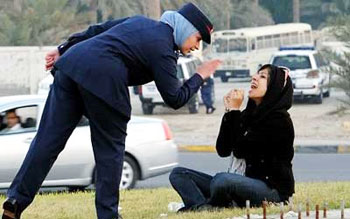 El régimen bahreiní detiene al hija de activista Kawaja