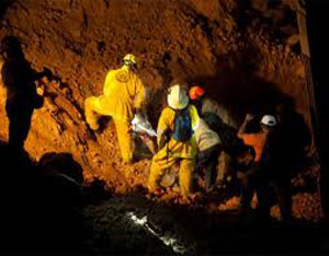 Per&uacute reclama ayuda de expertos para rescatar a mineros atrapados