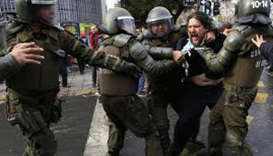 Homenaje a Pinochet con escasa asistencia y violencia en la calle