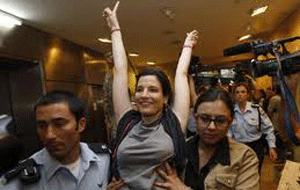 Haaretz critica medidas sionistas contra activistas internacionales