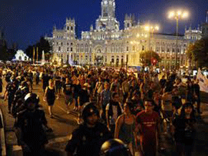 Miles de personas se echan a la calle en Madrid contra los recortes