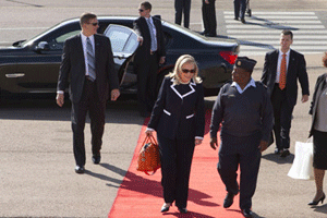 Gira de Clinton por &Aacutefrica busca nueva explotaci&oacuten de ese continente