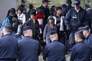 Polic&iacutea francesa desmantela campamento gitano