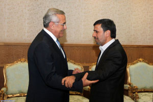 Encuentro entre el Imam Jamenei y el presidente libanés al margen de la Cumbre