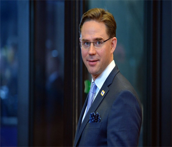 Un hombre intenta apuñalar al primer ministro de Finlandia