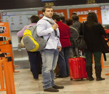 Crece un 21,6% los españoles que han abandonado el país en lo que va de año