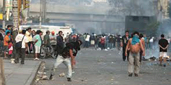 “Batalla campal” entre comerciantes y policías en Lima