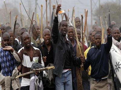Ola de huelgas en Sudáfrica se extiende a mineral de hierro