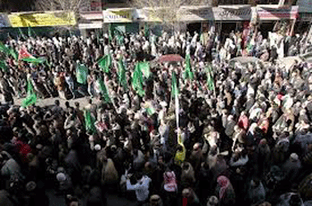 Miles de manifestantes en Amman reclaman la salida del rey