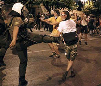 Gobierno griego desaf&iacutea protestas