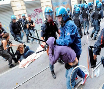 Miles de italianos ocupan las calles de Roma