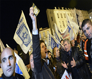 Policías portugueses protestan contra la subida de impuestos 
