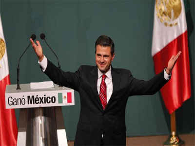 Enrique Pe&ntildea Nieto asume presidencia de México
