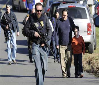 Tiroteo en una escuela de Connecticut deja 27 muertos