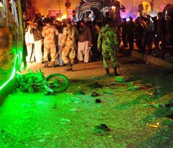Atentado con moto bomba en Pakist&aacuten
