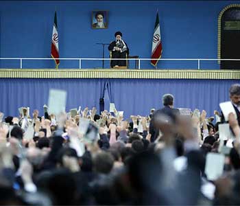 El Ayatol&aacute Jamenei insta a la eliminaci&oacuten de las armas nucleares