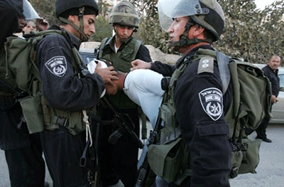 Los israelíes Arrestaron a 77 palestinos en Cisjordania y El-Quds