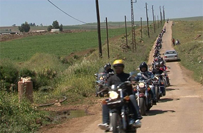 Un grupo de motociclistas desafían al enemigo israelí