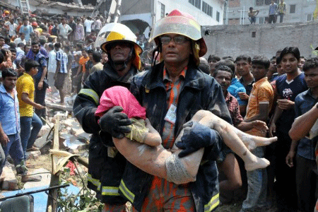 Detienen al dueño del edificio que se desplomó en Bangladesh