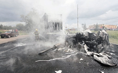 Explosión de camión cisterna que transportaba gas en México