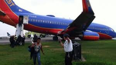 Un avión aterriza en Nueva York sin el tren de aterrizaje delantero