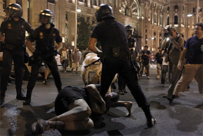 Represión policial en España deja varios heridos y detenidos