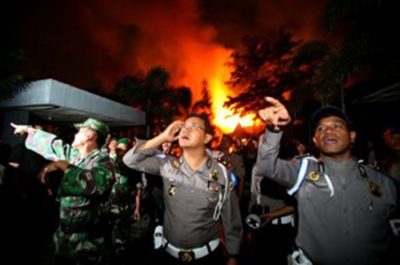 Motín en cárcel indonesia: incendios y fugas