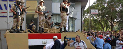 Ejército egipcio vuelve a la carga en los aledaños de Tahrir