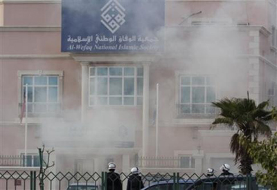 La policía bahreiní irrumpe en la sede del partido Al-Wefaq