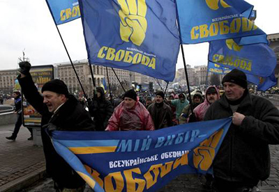 Enfrentamientos delante del ayuntamiento de Kiev