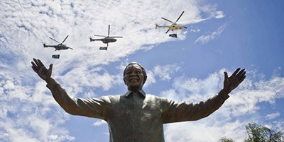 El Gobierno inaugura una estatua de bronce de Mandela