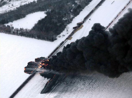 Evacuan un pueblo de Dakota del Norte por choque de trenes