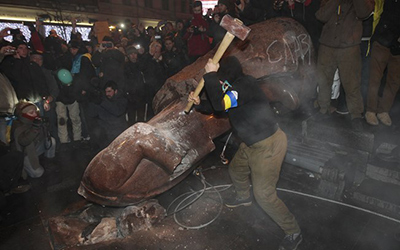 Unos desconocidos decapitan una estatua de Lenin
