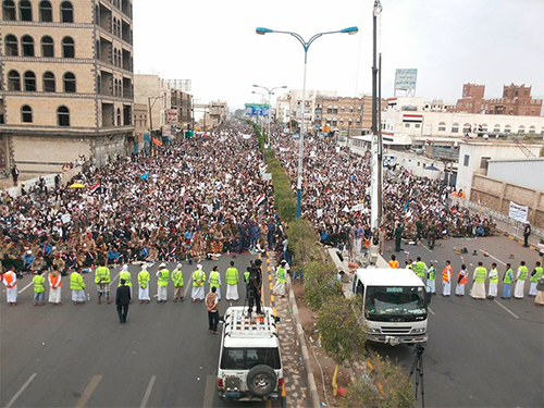 La Policía carga contra las manifestaciones en Yemen