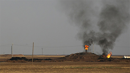 Terroristas atacan un campo petrolero en Siria
