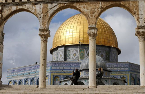 La ocupación sionista reduce restricciones a fieles en Jerusalén