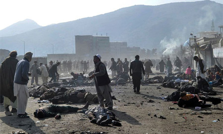 Más de 7 soldados afganos heridos en 2 explosiones en Kabul