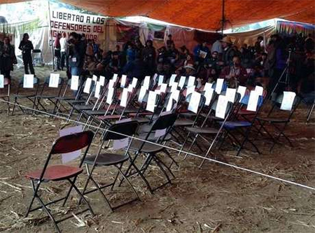 No se debe olvidar que 42 alumnos permanecen desaparecidos