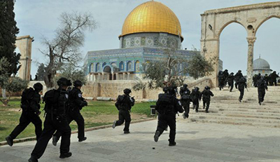 Fuerza de ocupación israelí asalta la explanada de Al-Aqsa