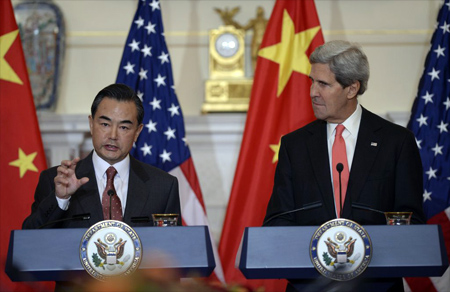 Reunión entre canciller chino y Kerry en China