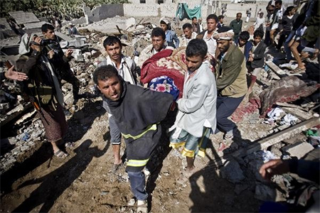 Yemen: Los bombardeos no impiden la caída de Adén