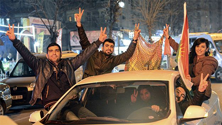 Fuerzas kurdas “abofetean“ a Daesh en Kobani