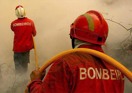 Cinco muertos por la caída de un helicóptero sobre una vivienda en Brasil