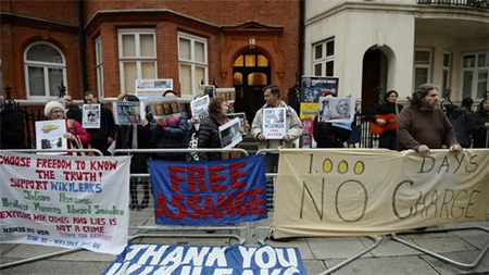 Assange cumple mil días refugiado en la embajada de Ecuador