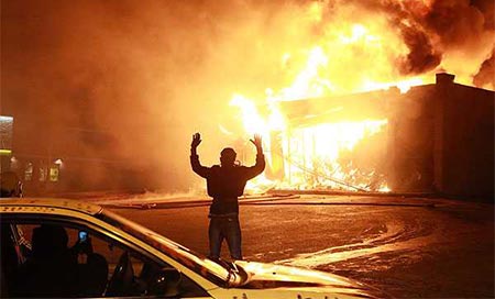 Se reanudan los disturbios en Ferguson