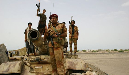 Yemen continúa su guerra contra Al Qaeda bajo el fuego de las bombas