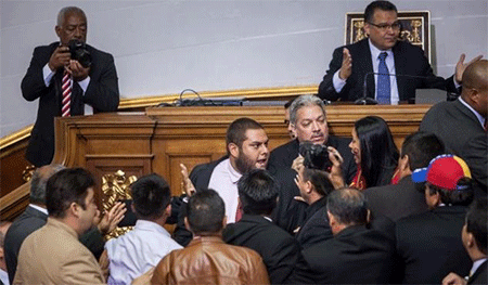 Diputados chavistas abandonan el acto de constitución del Parlamento
